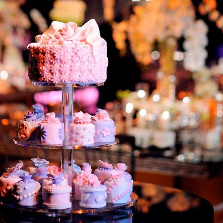 开罗万豪酒店及奥马尔海亚姆赌场 Giza 外观 照片 A tiered dessert stand