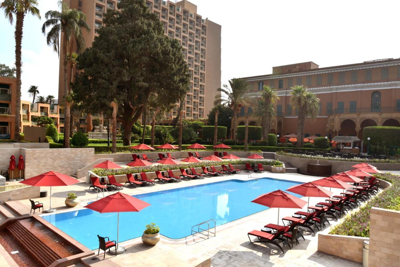 开罗万豪酒店及奥马尔海亚姆赌场 Giza 外观 照片 The pool at the Four Seasons Hotel, Cairo
