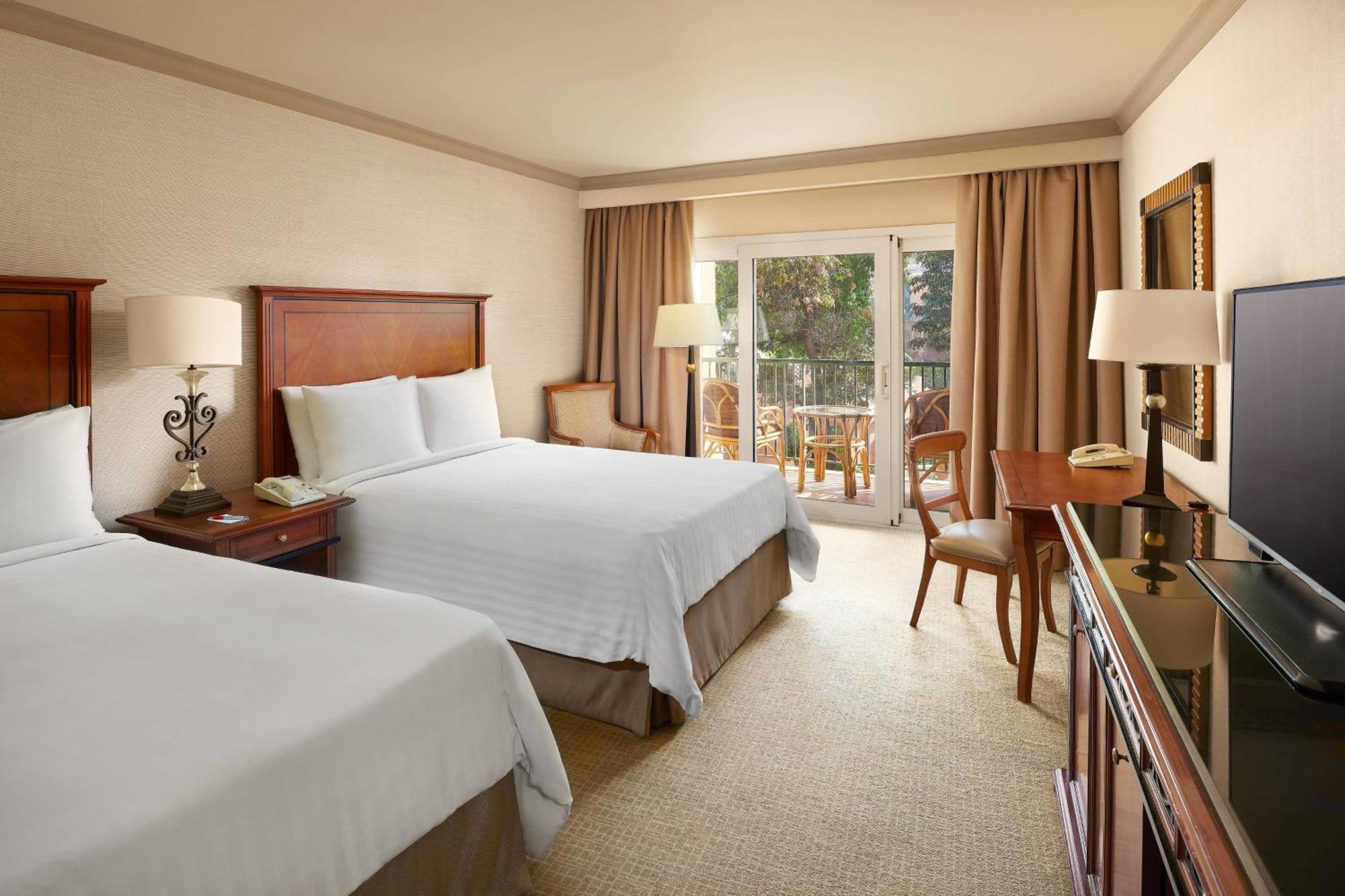 开罗万豪酒店及奥马尔海亚姆赌场 Giza 外观 照片 A guest room at the Hilton Anatole