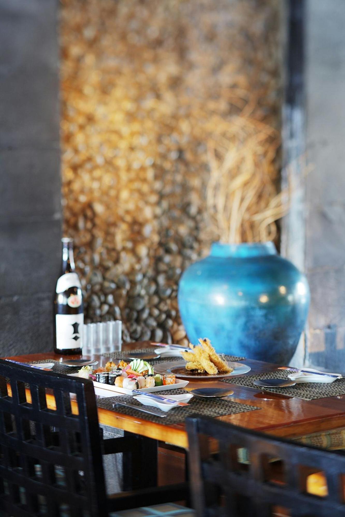 开罗万豪酒店及奥马尔海亚姆赌场 Giza 餐厅 照片 A bottle of Ouzo with a meal