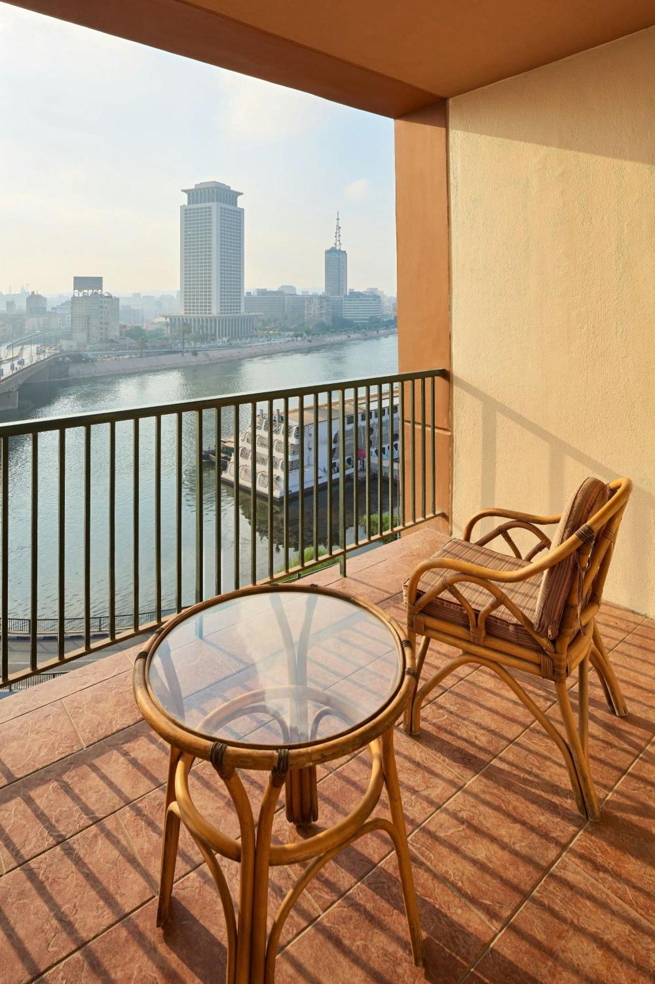 开罗万豪酒店及奥马尔海亚姆赌场 Giza 外观 照片 A balcony