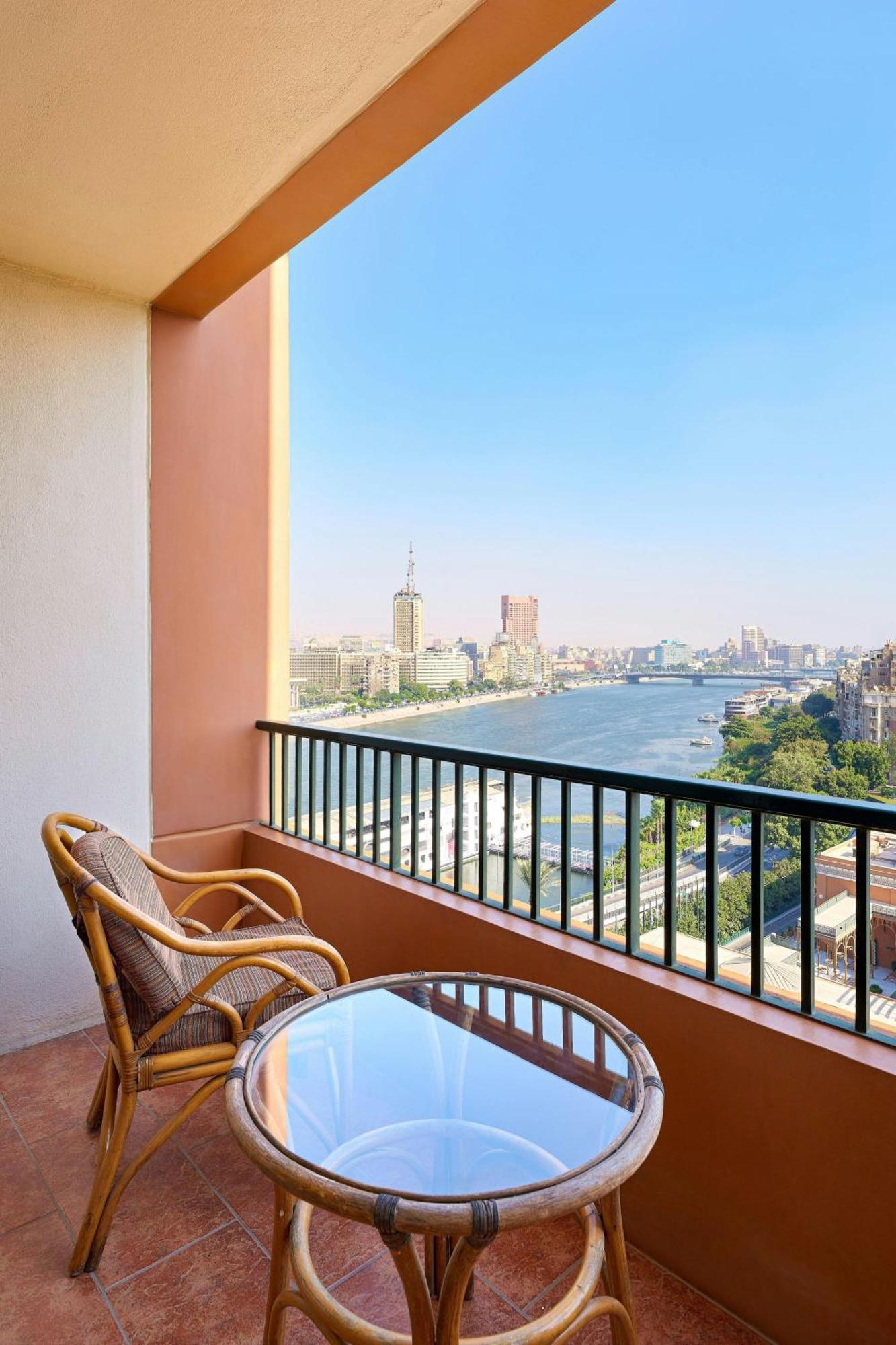开罗万豪酒店及奥马尔海亚姆赌场 Giza 外观 照片 View of the Nile from the hotel