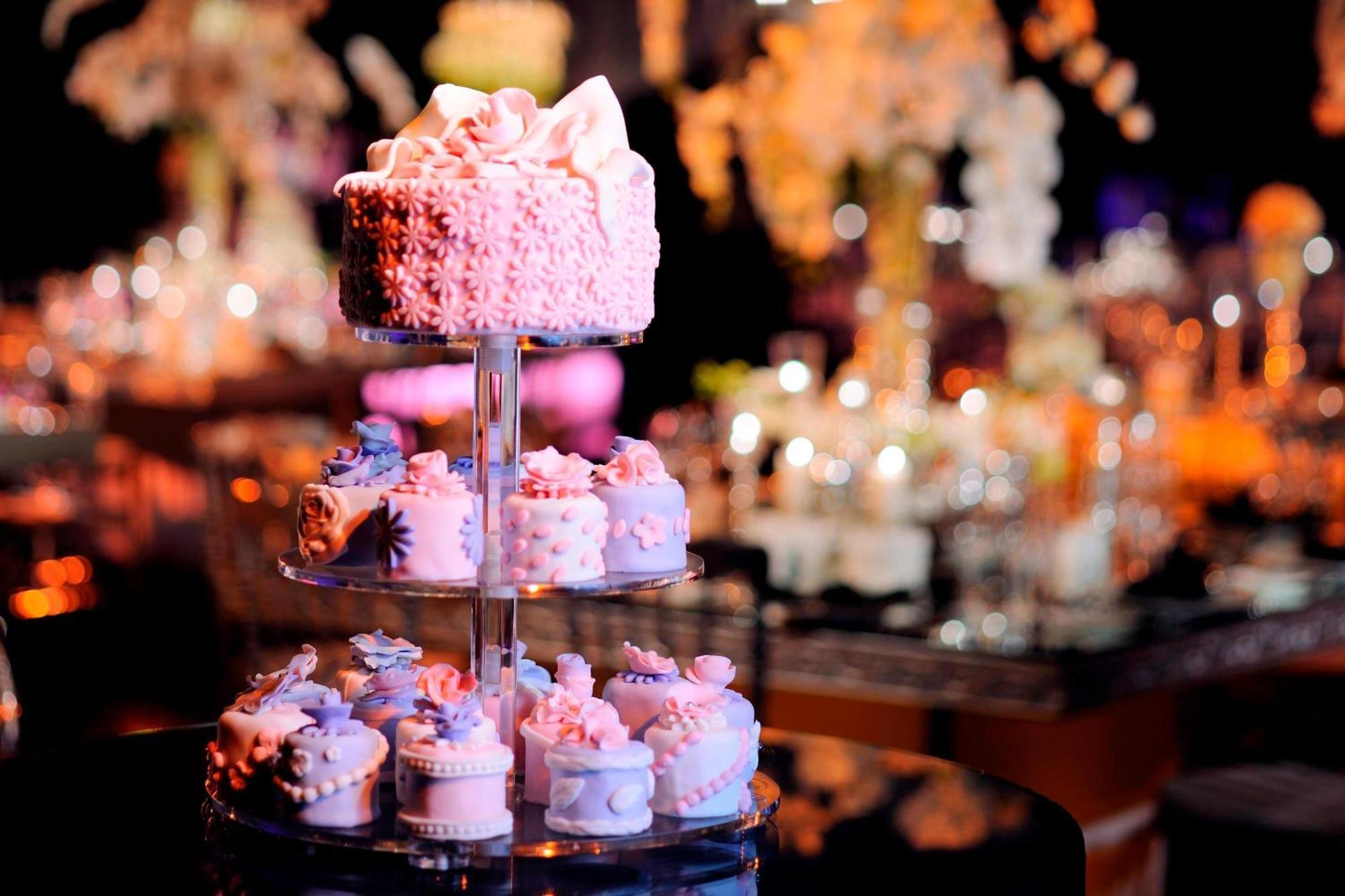 开罗万豪酒店及奥马尔海亚姆赌场 Giza 外观 照片 A tiered dessert stand