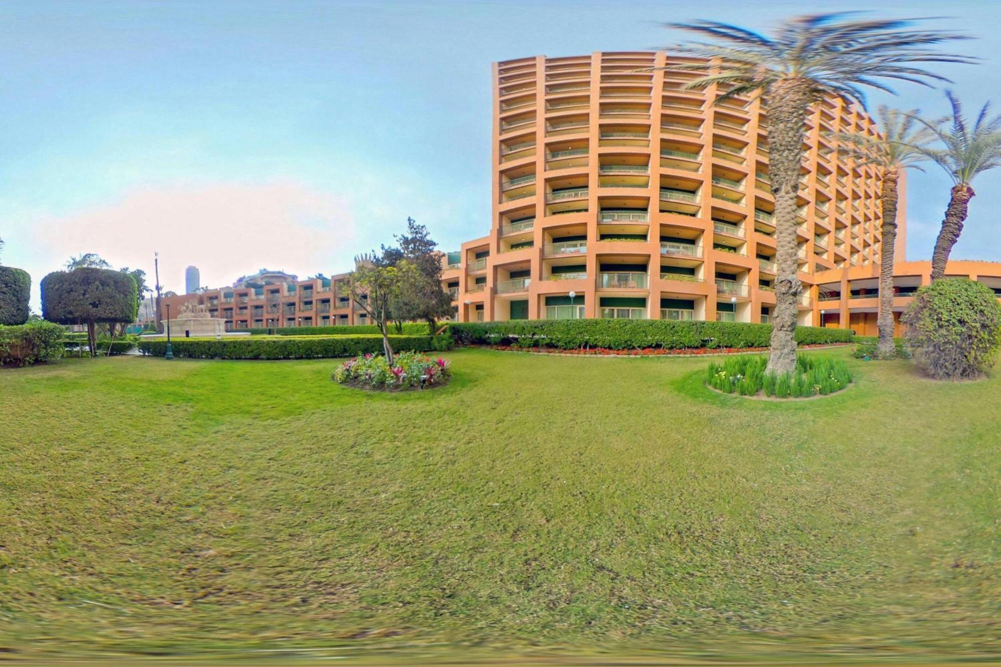 开罗万豪酒店及奥马尔海亚姆赌场 Giza 外观 照片 Panorama of the hotel